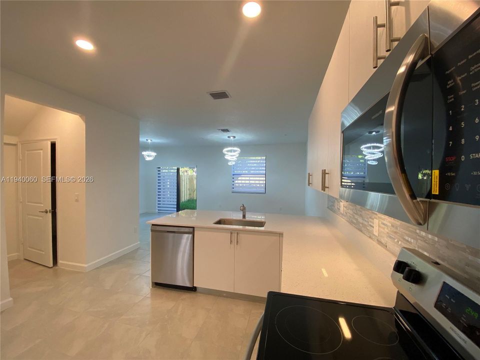 出租: $3,699 (4 贝兹, 2 浴室, 1828 平方英尺)