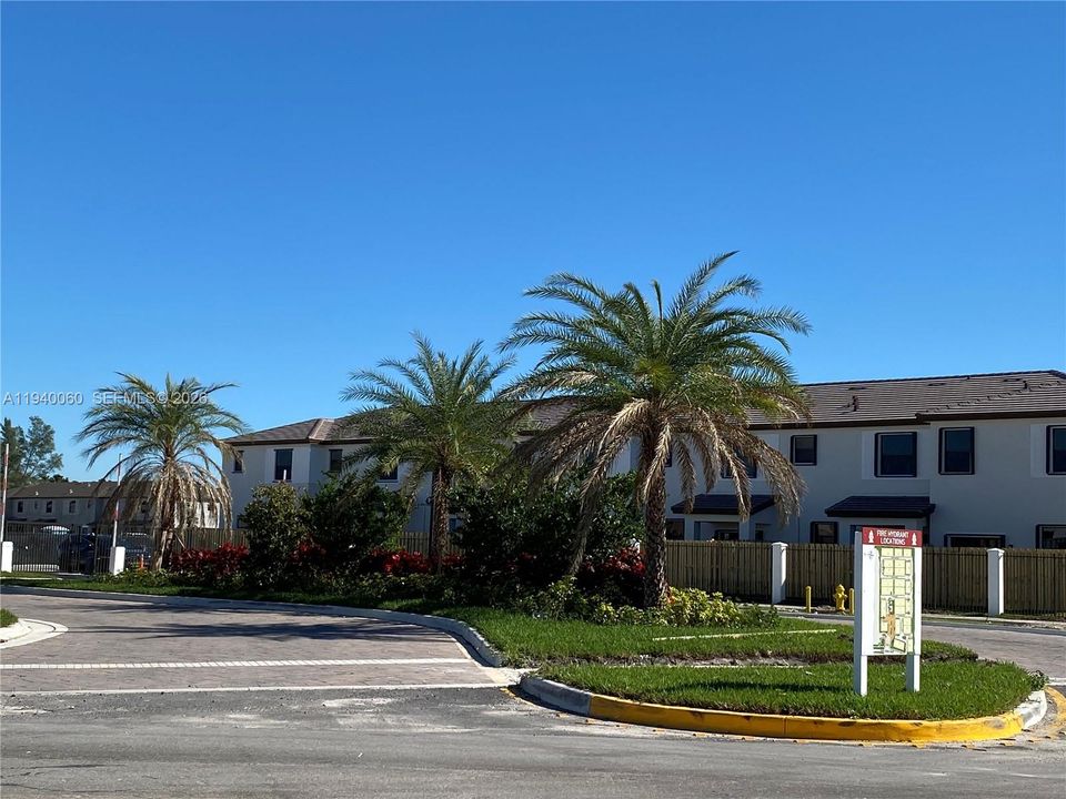 出租: $3,699 (4 贝兹, 2 浴室, 1828 平方英尺)