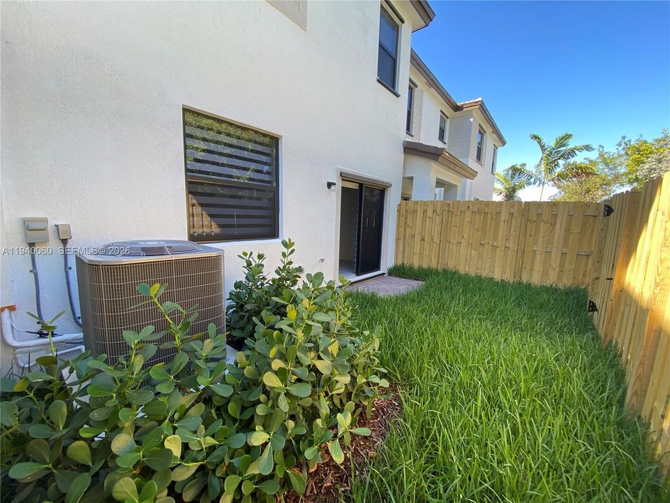 出租: $3,699 (4 贝兹, 2 浴室, 1828 平方英尺)