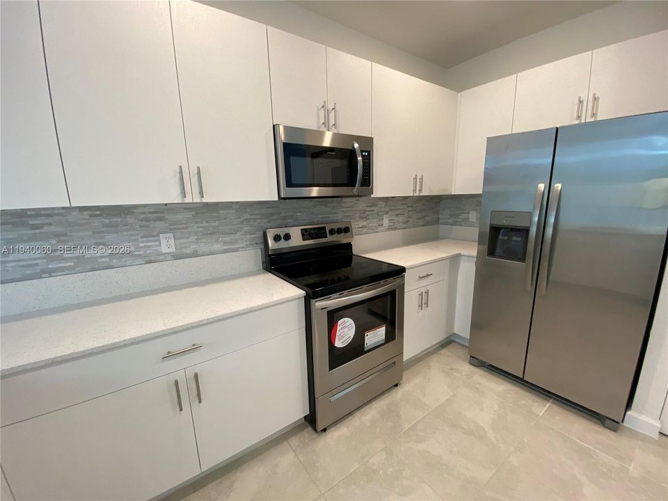 出租: $3,699 (4 贝兹, 2 浴室, 1828 平方英尺)