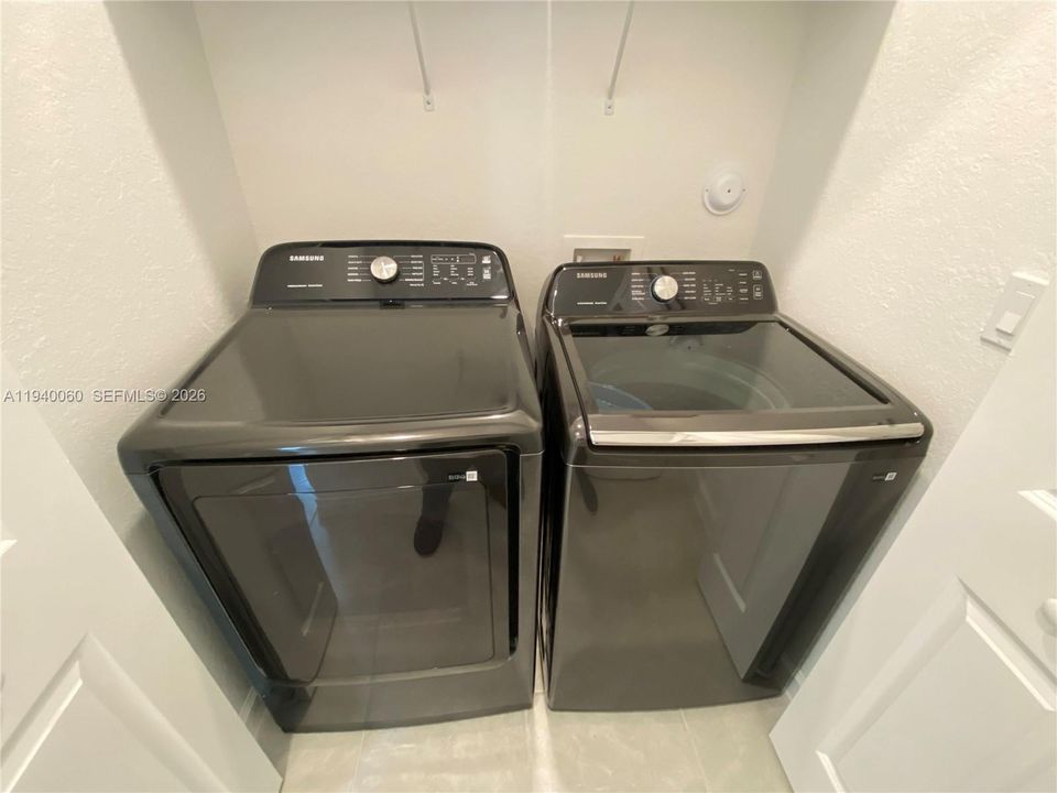 出租: $3,699 (4 贝兹, 2 浴室, 1828 平方英尺)