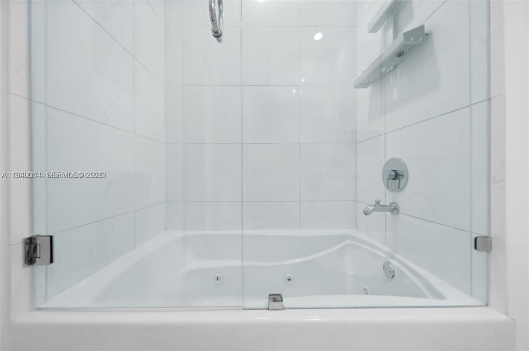 For Rent: $3,100 (1 beds, 1 baths, 639 Square Feet)