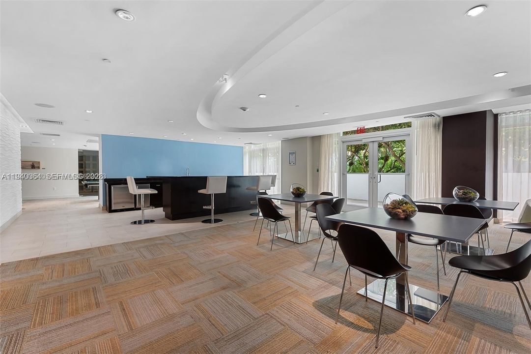 For Rent: $3,100 (1 beds, 1 baths, 639 Square Feet)