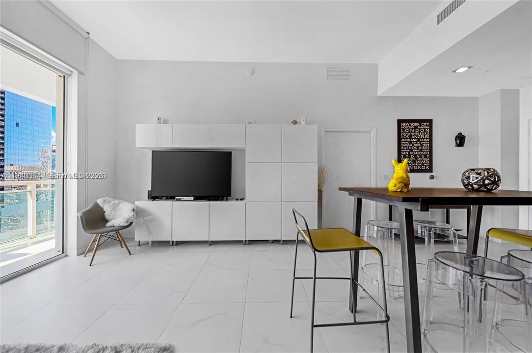 For Rent: $3,100 (1 beds, 1 baths, 639 Square Feet)