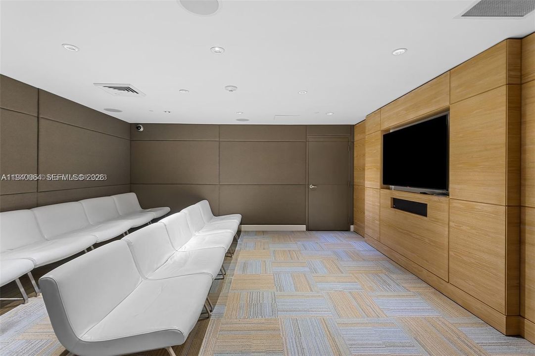 For Rent: $3,100 (1 beds, 1 baths, 639 Square Feet)