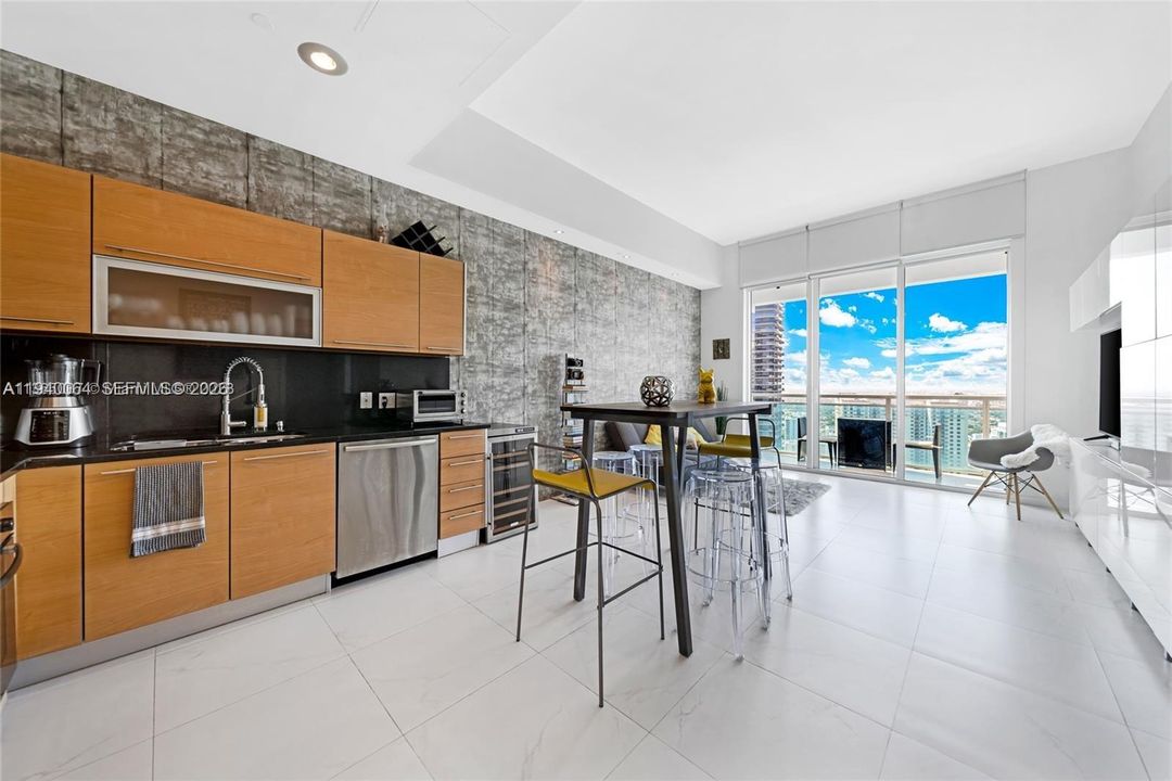 For Rent: $3,100 (1 beds, 1 baths, 639 Square Feet)