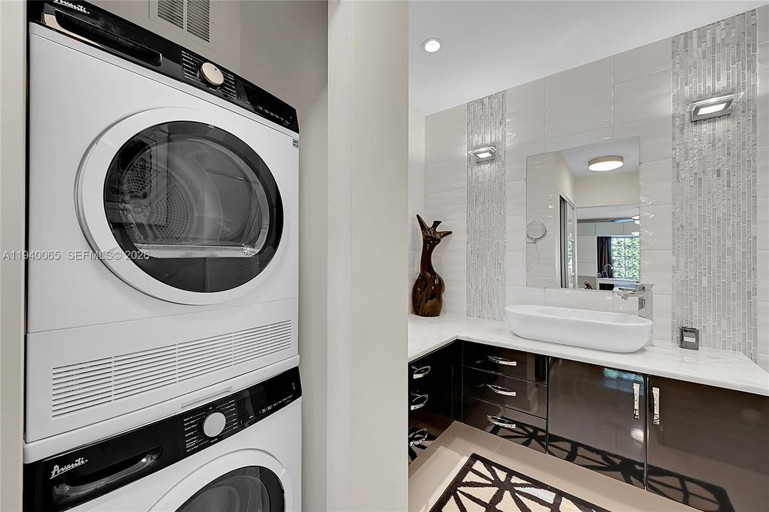 В аренду: $2,200 (1 спален, 2 ванн, 1200 Квадратных фут)