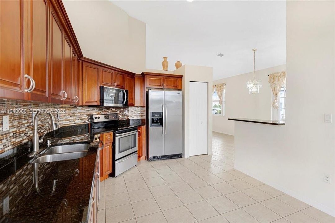 出租: $3,250 (3 贝兹, 2 浴室, 1452 平方英尺)