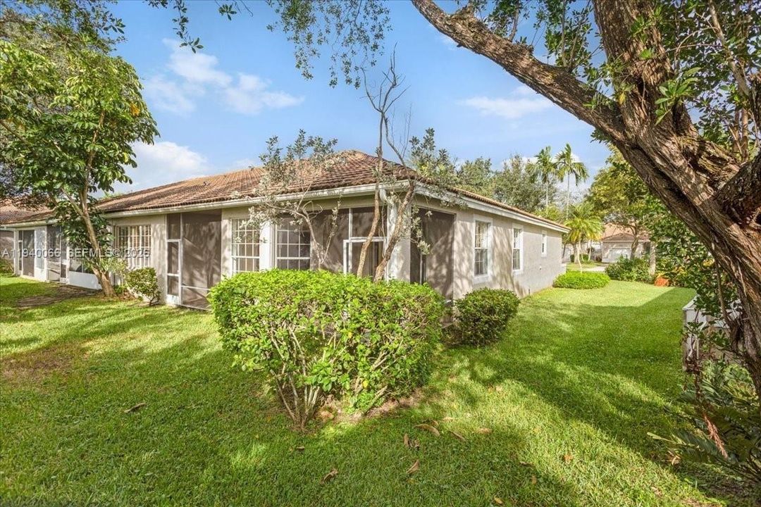 出租: $3,250 (3 贝兹, 2 浴室, 1452 平方英尺)