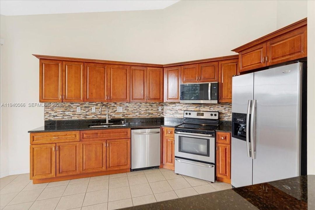 出租: $3,250 (3 贝兹, 2 浴室, 1452 平方英尺)