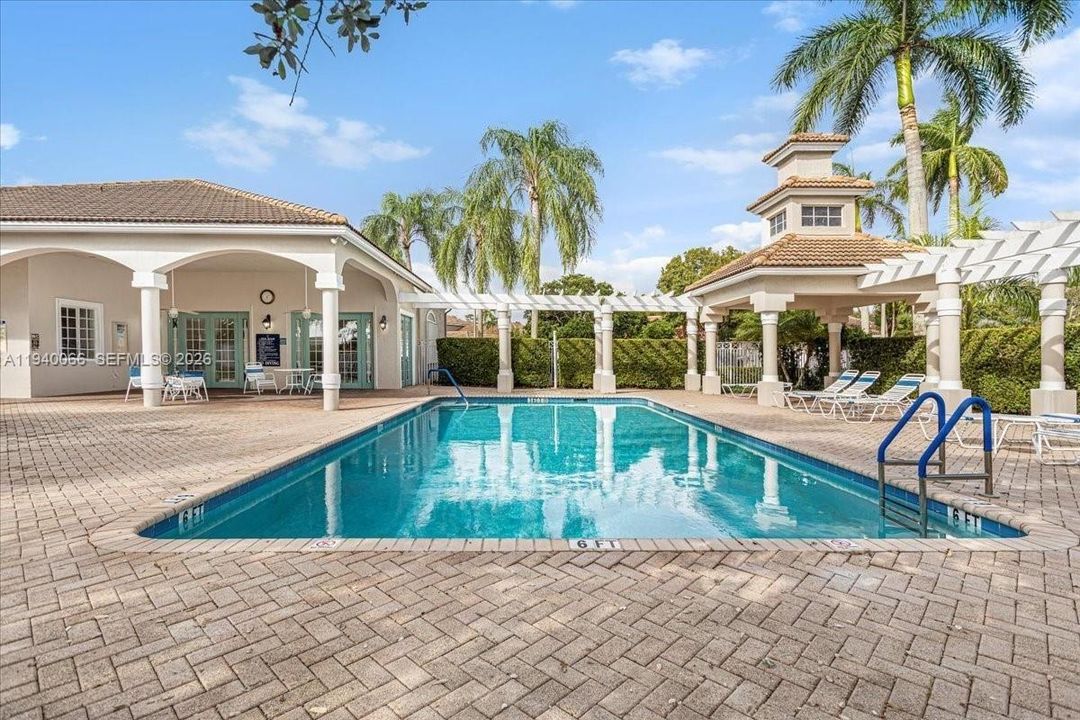 出租: $3,250 (3 贝兹, 2 浴室, 1452 平方英尺)