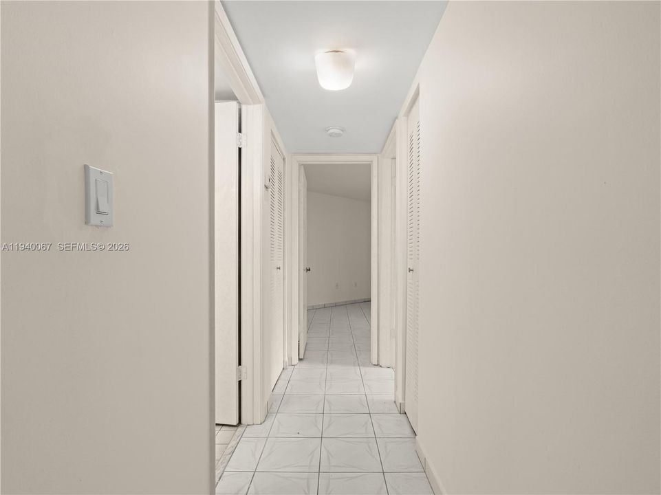 На продажу: $325,000 (2 спален, 2 ванн, 1000 Квадратных фут)