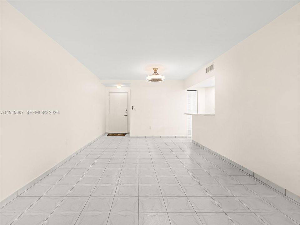 На продажу: $325,000 (2 спален, 2 ванн, 1000 Квадратных фут)
