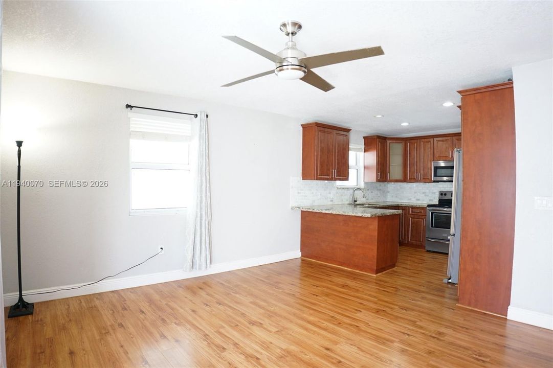 For Rent: $1,700 (1 beds, 1 baths, 2679 Square Feet)