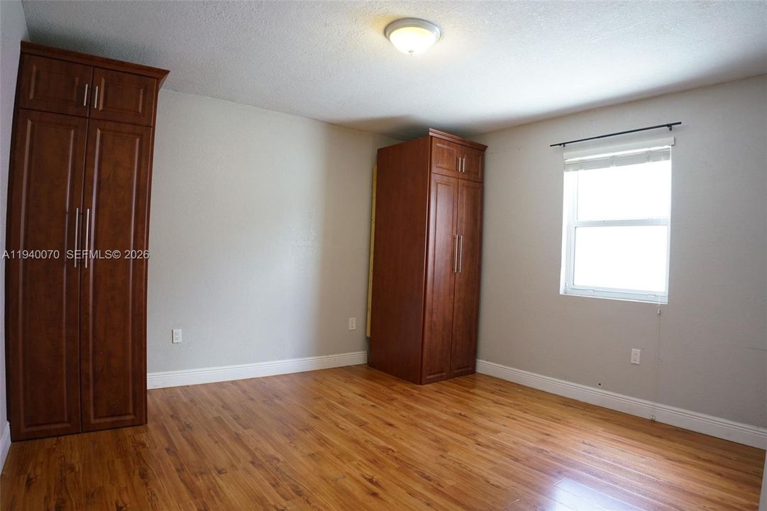 For Rent: $1,700 (1 beds, 1 baths, 2679 Square Feet)