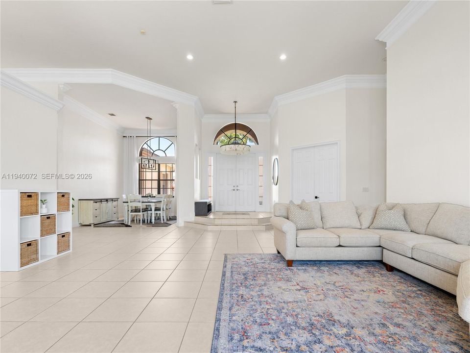 Activo con contrato: $1,995,000 (5 camas, 4 baños, 4225 Pies cuadrados)