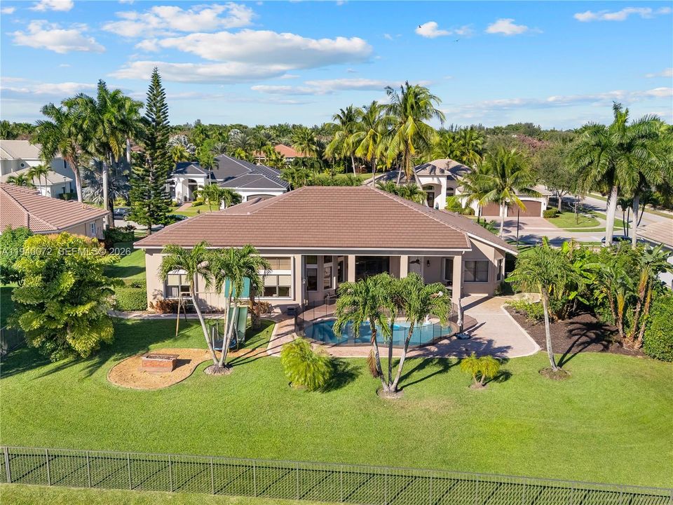 Activo con contrato: $1,995,000 (5 camas, 4 baños, 4225 Pies cuadrados)