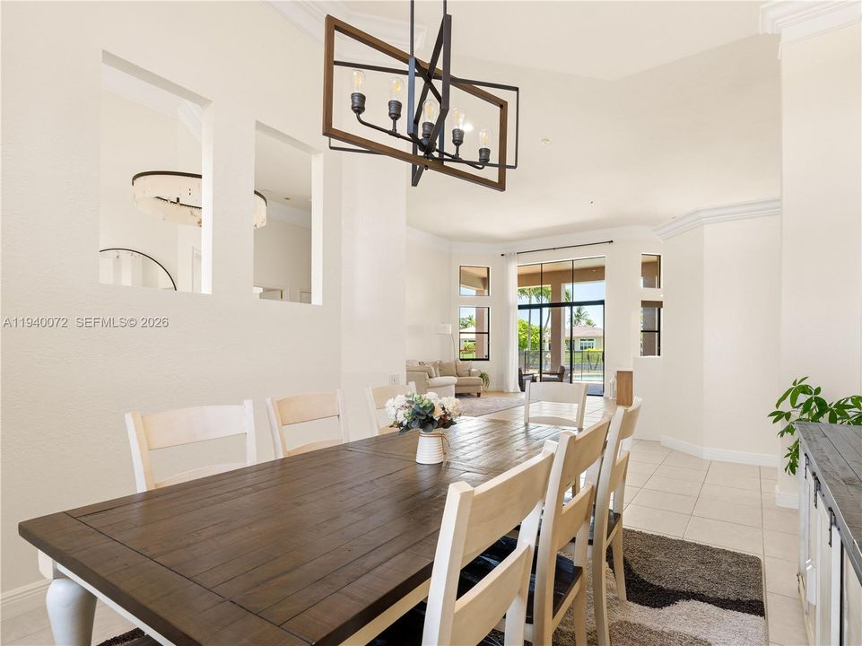 Activo con contrato: $1,995,000 (5 camas, 4 baños, 4225 Pies cuadrados)