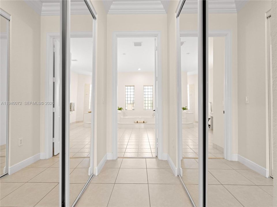 Activo con contrato: $1,995,000 (5 camas, 4 baños, 4225 Pies cuadrados)