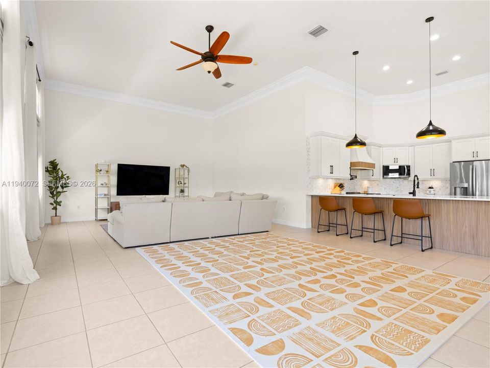 Activo con contrato: $1,995,000 (5 camas, 4 baños, 4225 Pies cuadrados)