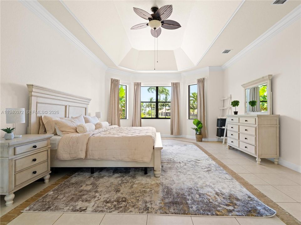 Activo con contrato: $1,995,000 (5 camas, 4 baños, 4225 Pies cuadrados)