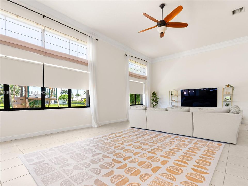 Activo con contrato: $1,995,000 (5 camas, 4 baños, 4225 Pies cuadrados)