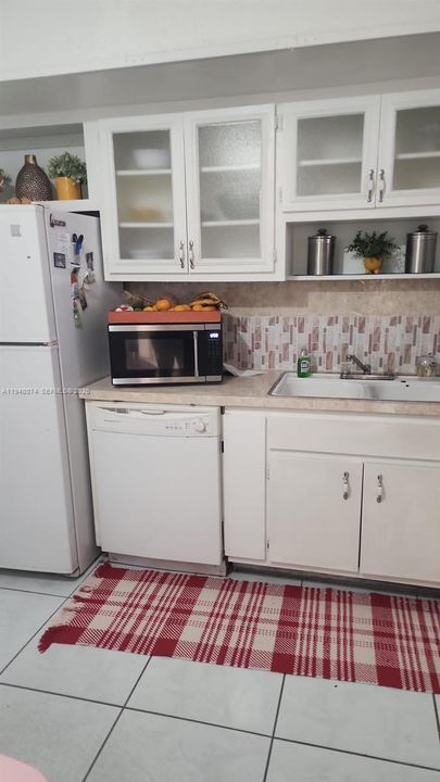 For Sale: $165,000 (1 beds, 1 baths, 801 Square Feet)