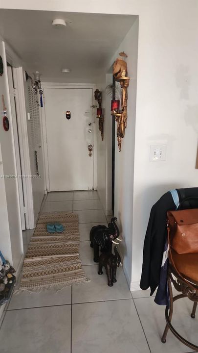 For Sale: $165,000 (1 beds, 1 baths, 801 Square Feet)