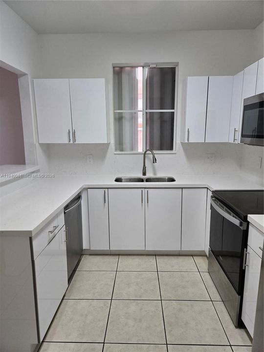 For Sale: $399,000 (4 beds, 3 baths, 1618 Square Feet)