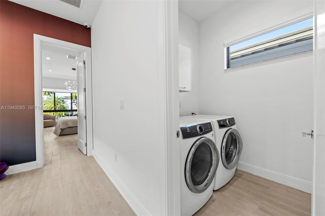 En Venta: $1,149,000 (3 camas, 3 baños, 2257 Pies cuadrados)