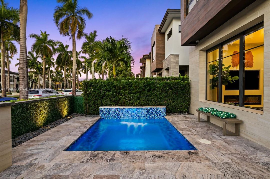 En Venta: $1,149,000 (3 camas, 3 baños, 2257 Pies cuadrados)