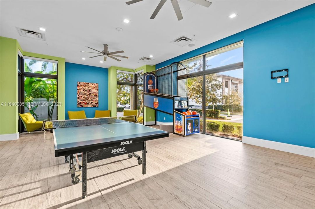 En Venta: $1,149,000 (3 camas, 3 baños, 2257 Pies cuadrados)