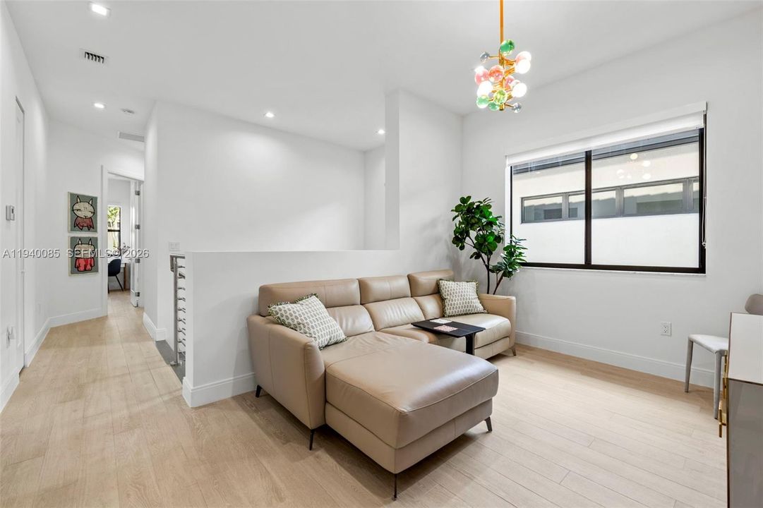 En Venta: $1,149,000 (3 camas, 3 baños, 2257 Pies cuadrados)