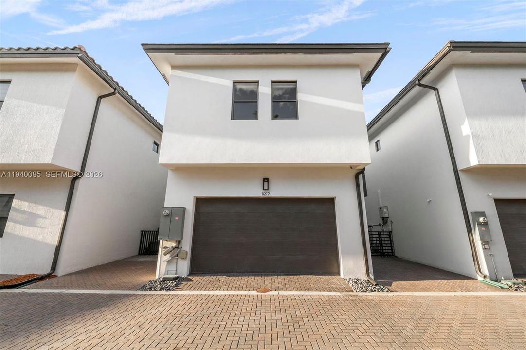 En Venta: $1,149,000 (3 camas, 3 baños, 2257 Pies cuadrados)