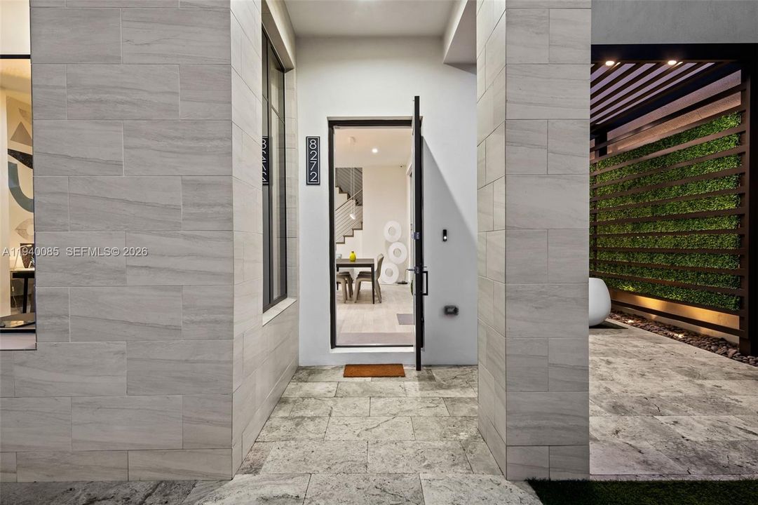 En Venta: $1,149,000 (3 camas, 3 baños, 2257 Pies cuadrados)