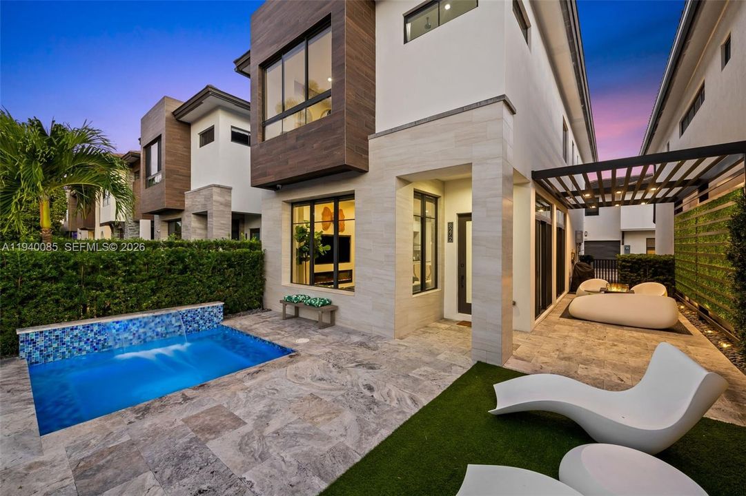 En Venta: $1,149,000 (3 camas, 3 baños, 2257 Pies cuadrados)