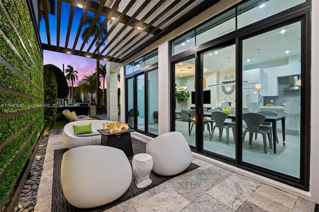 En Venta: $1,149,000 (3 camas, 3 baños, 2257 Pies cuadrados)