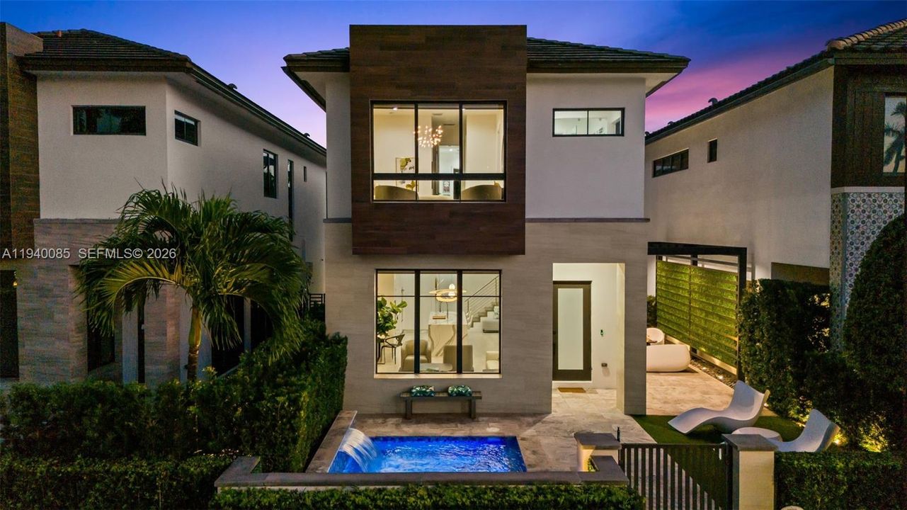 En Venta: $1,149,000 (3 camas, 3 baños, 2257 Pies cuadrados)