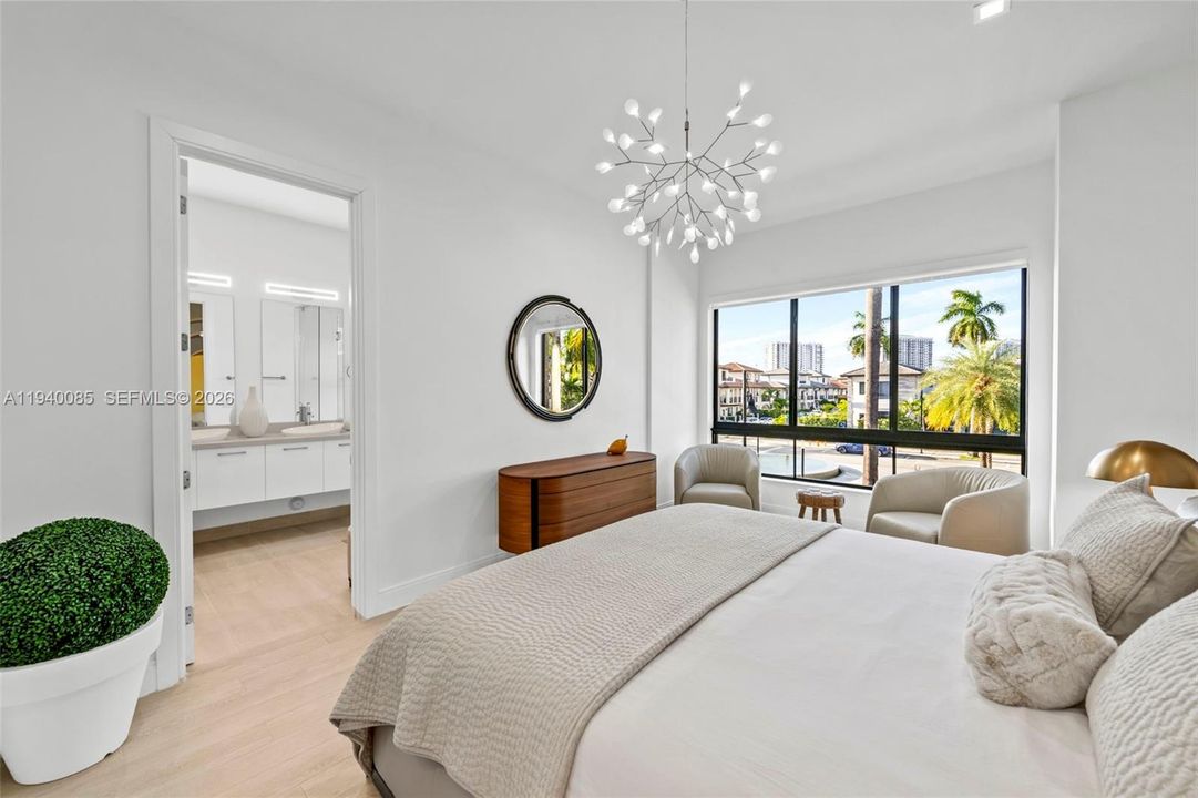 En Venta: $1,149,000 (3 camas, 3 baños, 2257 Pies cuadrados)