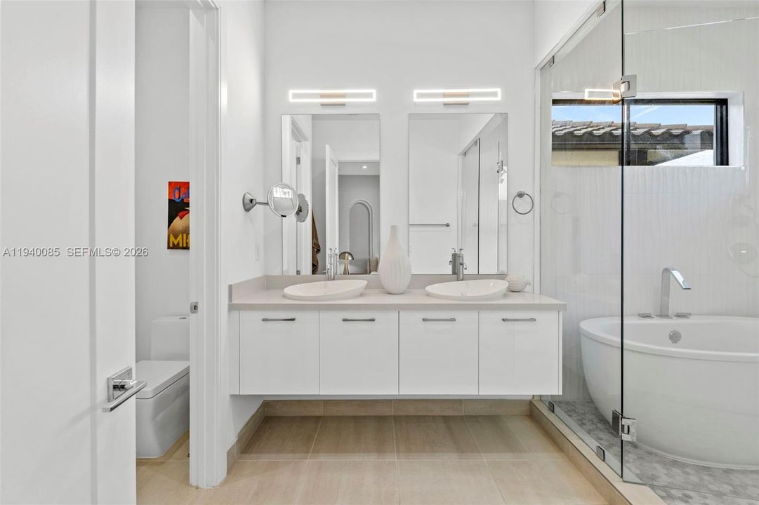 En Venta: $1,149,000 (3 camas, 3 baños, 2257 Pies cuadrados)