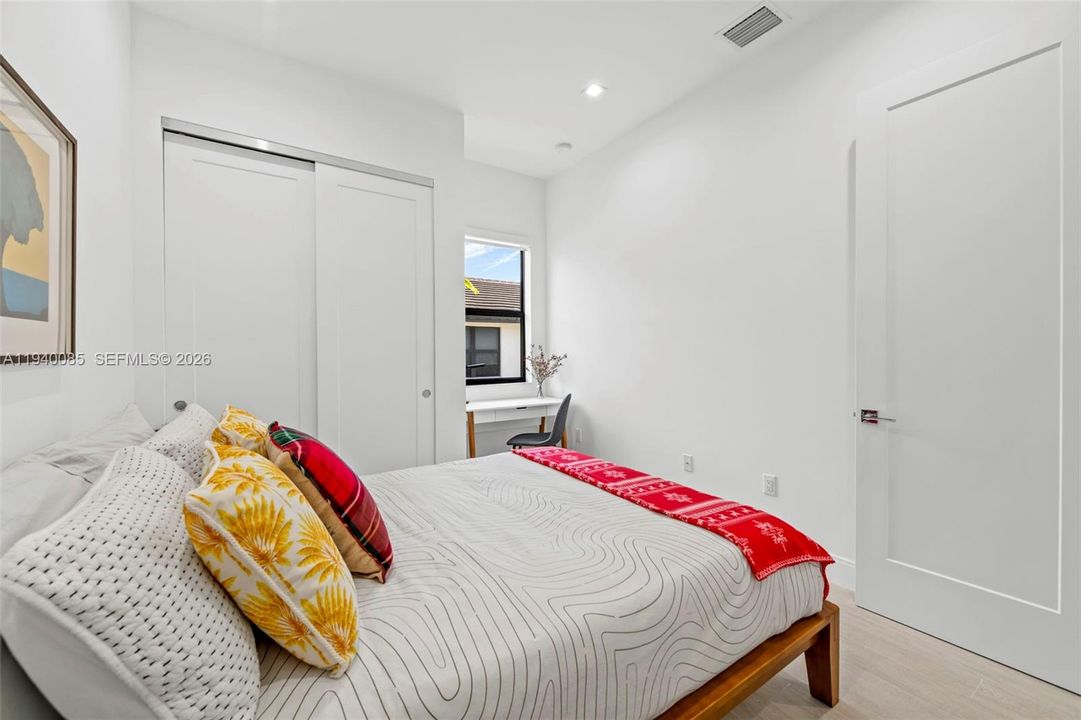 En Venta: $1,149,000 (3 camas, 3 baños, 2257 Pies cuadrados)