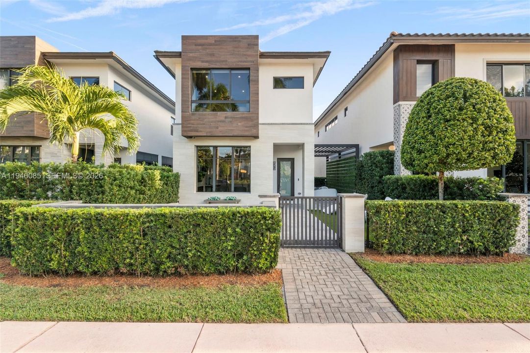 En Venta: $1,149,000 (3 camas, 3 baños, 2257 Pies cuadrados)