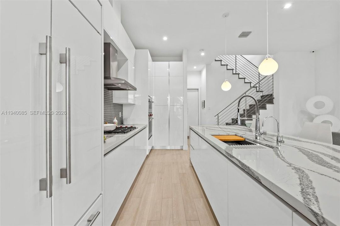 En Venta: $1,149,000 (3 camas, 3 baños, 2257 Pies cuadrados)