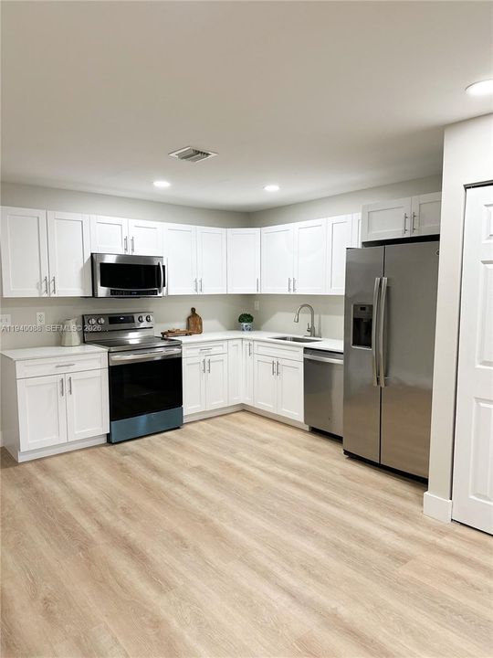 待售: $875,000 (0 贝兹, 0 浴室, 2024 平方英尺)