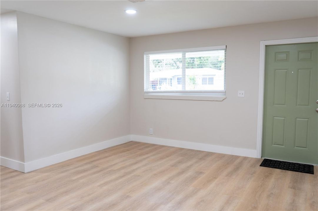 待售: $875,000 (0 贝兹, 0 浴室, 2024 平方英尺)