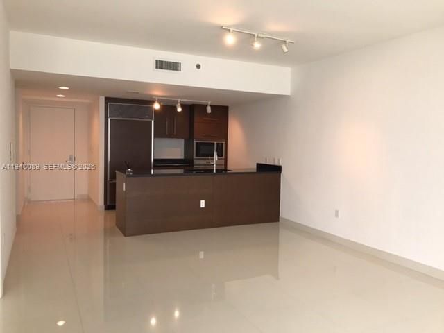 В аренду: $3,300 (1 спален, 1 ванн, 940 Квадратных фут)