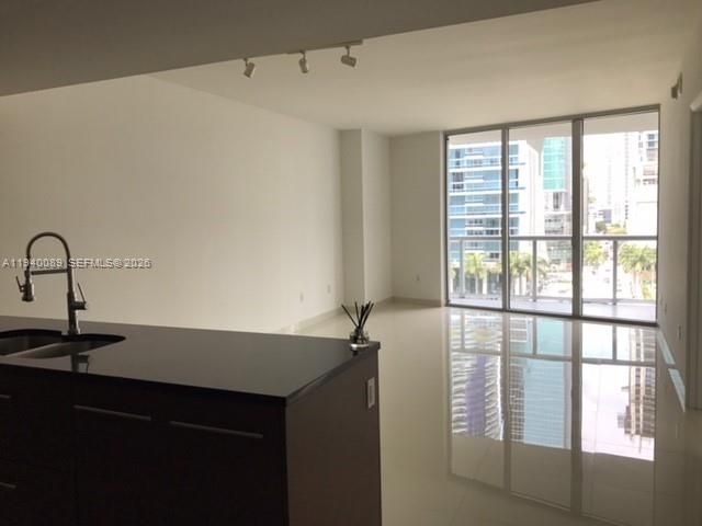 В аренду: $3,300 (1 спален, 1 ванн, 940 Квадратных фут)