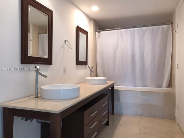 В аренду: $3,300 (1 спален, 1 ванн, 940 Квадратных фут)