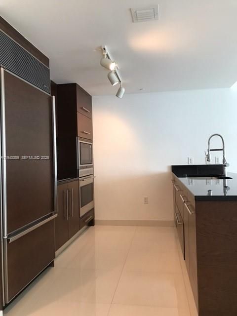 В аренду: $3,300 (1 спален, 1 ванн, 940 Квадратных фут)