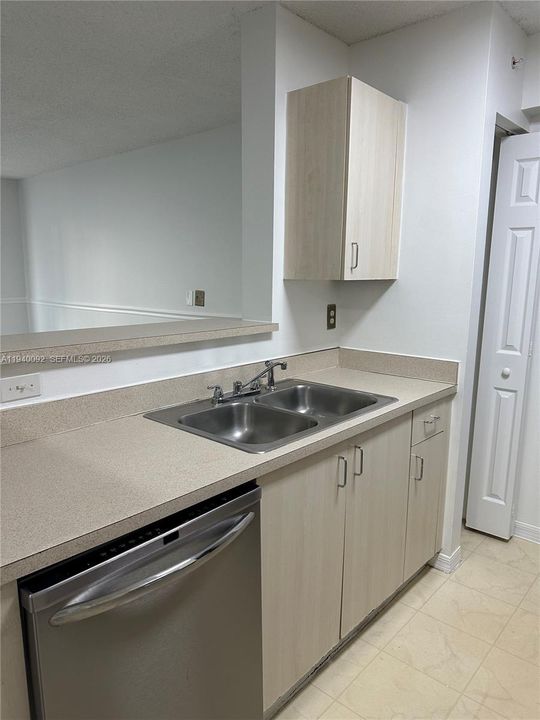 出租: $1,850 (1 贝兹, 1 浴室, 742 平方英尺)